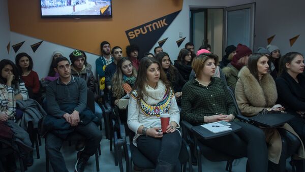 Встреча студентов РАУ с шеф-редактором Sputnik Армения Алиной Ордян и сотрудниками агентства - Sputnik Армения