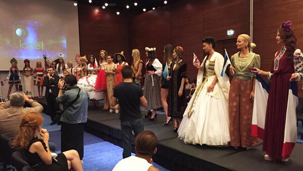 Красавицы в национальной одежде: конкурс “Мисс Планета” в Тбилиси - Sputnik Армения