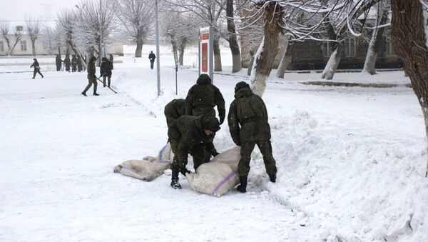 Российские военные оказывают помощь по борьбе со снегопадами - Sputnik Армения