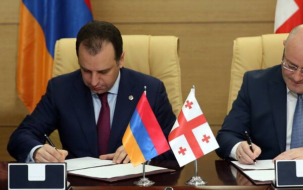 Հայաստանի և Վրաստանի պաշտպանության նախարար Վիգեն Սարգսյանն ու Լևան Իզորիան հանդիպել են Թբիլիսիում - Sputnik Արմենիա