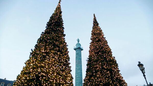 Новогодняя елка на Вандомской площади в Париже, Франция - Sputnik Армения