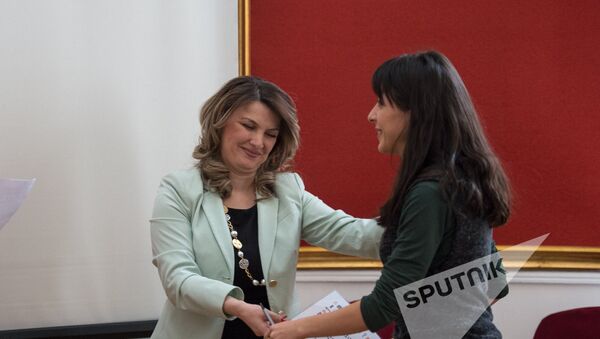 Корреспондент Sputnik Армения Гоар Саргсян получила награду от COAF - Sputnik Արմենիա