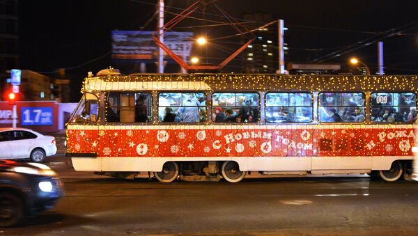 Новогодний трамвай в Краснодаре - Sputnik Армения