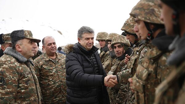 Премьер-министр Армении Карен Карапетян в преддверии Нового года побывал в одной из приграничных воинских частей РА - Sputnik Արմենիա