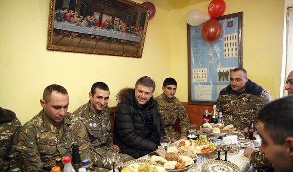 Премьер-министр Армении Карен Карапетян в преддверии Нового года побывал в одной из приграничных воинских частей РА - Sputnik Армения