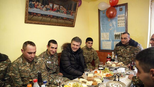 Премьер-министр Армении Карен Карапетян в преддверии Нового года побывал в одной из приграничных воинских частей РА - Sputnik Արմենիա