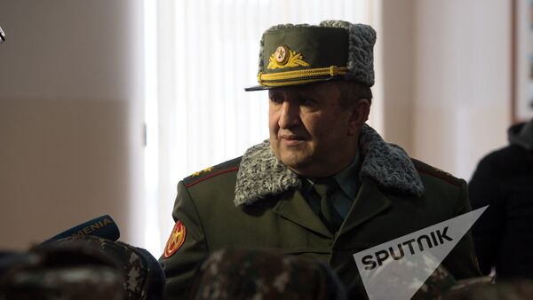 Мовсес Акопян в сборном пункте - Sputnik Армения