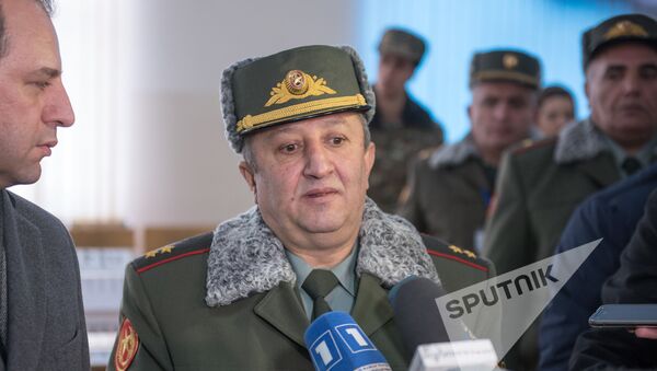 Мовсес Акопян в сборном пункте  - Sputnik Армения
