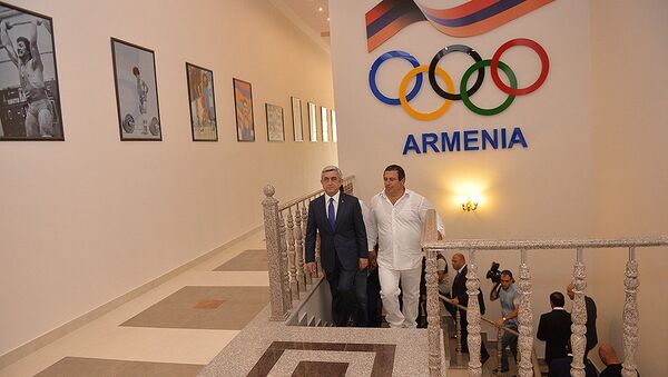 президент Армении Серж Саргсян осмотрел строящую в Ереване олимпийскую деревню - Sputnik Армения