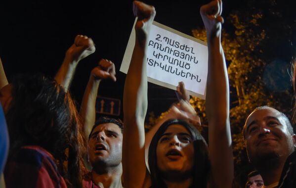 Участники акции Нет грабежу на улице Баграмяна Участники акции Нет грабежу на улице Баграмяна - Sputnik Армения