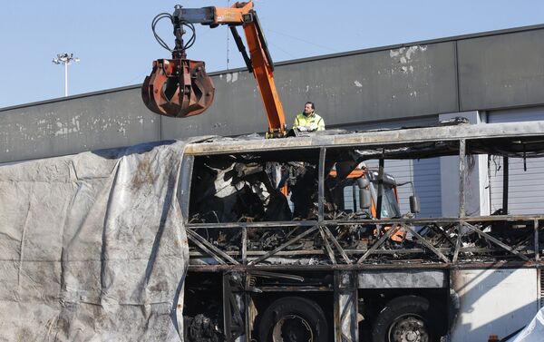 В Италии сгорел перевозивший детей автобус - Sputnik Армения