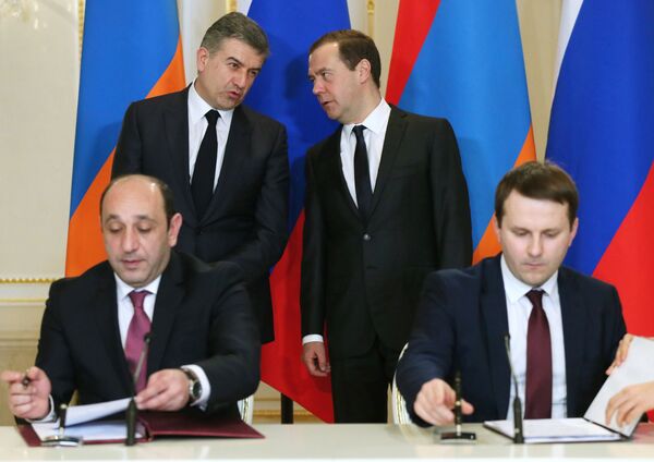 Премьер-министр РФ Д. Медведев встретился с премьер-министром Армении К. Карапетяном - Sputnik Армения