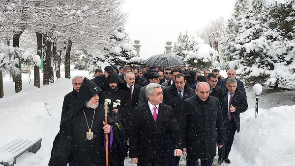 Президент Серж Саргсян посетил пантеон Ераблур - Sputnik Армения