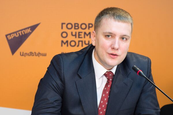 Марк Калинин. П/к, приуроченная к старту приема заявок на обучение в российских вузах за счет средств федерального бюджета в 2017-2018 учебном году Марк Калинин. П/к, приуроченная к старту приема заявок на обучение в российских вузах за счет средств федерального бюджета в 2017-2018 учебном году - Sputnik Армения