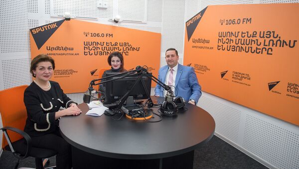 Владимир Геворгян и Карине Давоян в гостях у радио Sputnik Армения - Sputnik Արմենիա