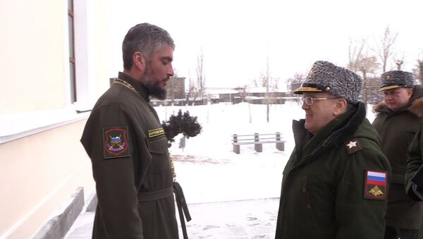 Первый замминистра обороны РФ Руслан Цаликов посетил гарнизонный храм 102-й российской военной базы в Гюмри - Sputnik Армения