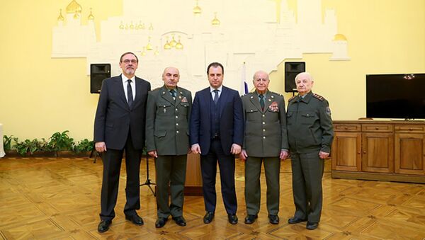 Вручение памятного альбома армянским ветеранам - участникам ВОВ - Sputnik Արմենիա