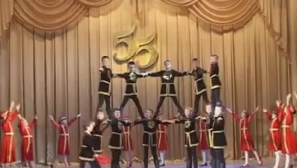 Армянский танец Берд в исполнении русских детей - Sputnik Արմենիա