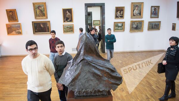 Ученики школы имени Мхитара Гераци и Армен Мурадян посетили Национальную галлерею - Sputnik Армения