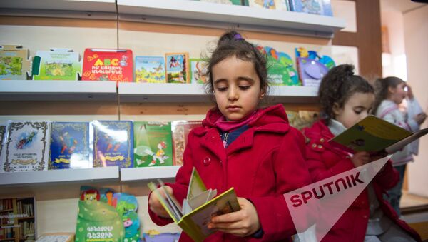 XIII Ереванская ярмарка-выставка детско-юношеской книги - Sputnik Արմենիա