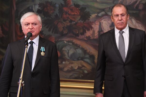 Встреча глав МИД РФ и Армении С. Лаврова и Э. Налбандяна Встреча глав МИД РФ и Армении С. Лаврова и Э. Налбандяна - Sputnik Армения