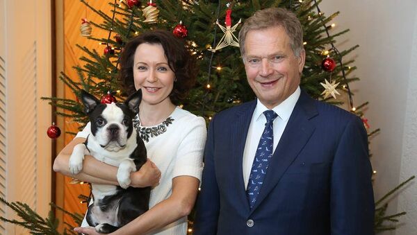 Президент Финляндии Саули Ниинисте с супругой и собакой Ленну - Sputnik Արմենիա