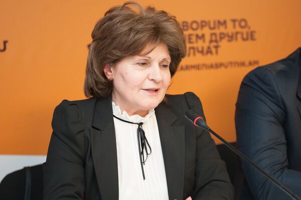 Аделина Кочарян. П/к на тему открытия выставки Образование XXI век Аделина Кочарян. П/к на тему открытия выставки Образование XXI век - Sputnik Արմենիա