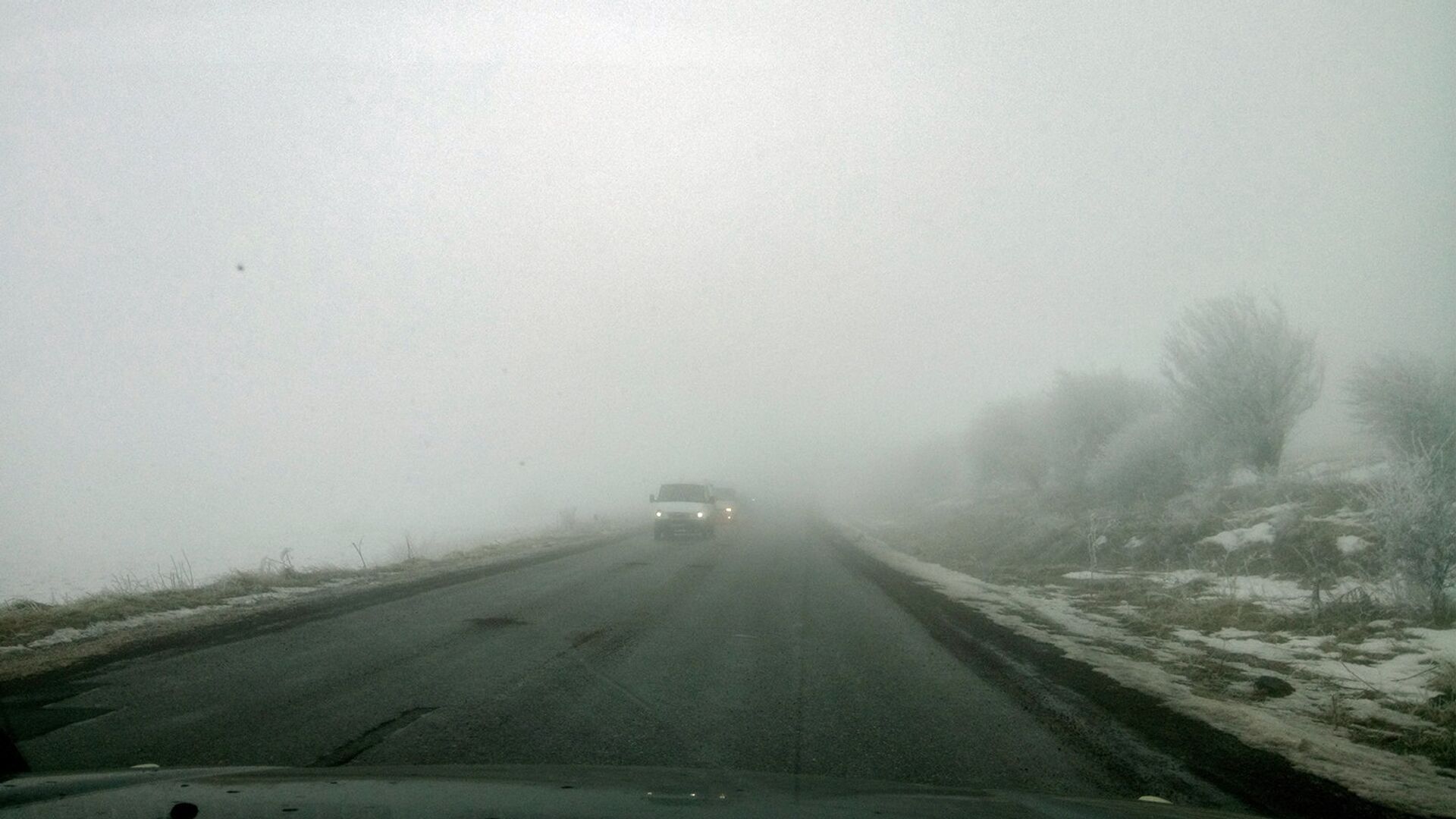 Туман на дороге, Армения  - Sputnik Армения, 1920, 21.12.2022