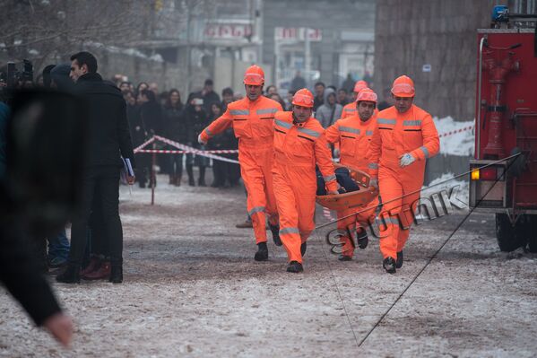 Спасатели поспешили на помощь пострадавшим. - Sputnik Армения