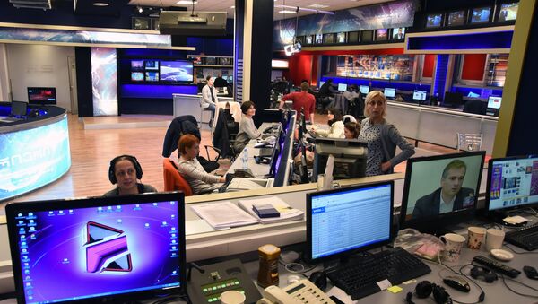 Журналисты работают в ньюсруме телекомпании Рустави 2 - Sputnik Արմենիա