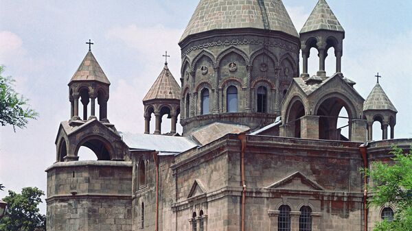 Храм в Эчмиадзине Храм в Эчмиадзине - Sputnik Արմենիա