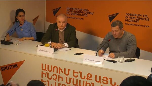 Пресс-конференция Дмитрия Киселева и Владимира Соловьева в пресс-центре Sputnik Армения - Sputnik Армения