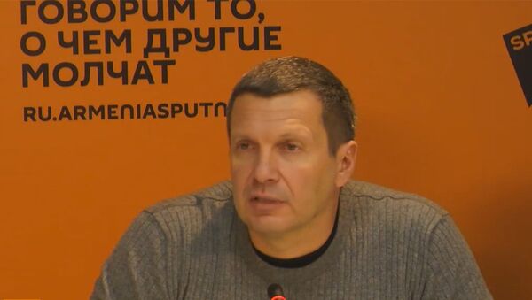 Соловьев прокомментировал присоединение к акции Открытки солдат к 8 марта - Sputnik Армения