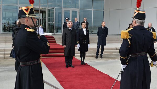 Президент Серж Саргсян по приглашению Президента Французской Республики Франсуа Олланда с официальным визитом прибыл во Францию - Sputnik Армения