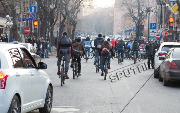 Акция Велосипедное 8 марта в Ереване - Sputnik Армения