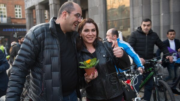 Акция Велосипедное 8 марта в Ереване. Грачья Ростомян - Sputnik Արմենիա