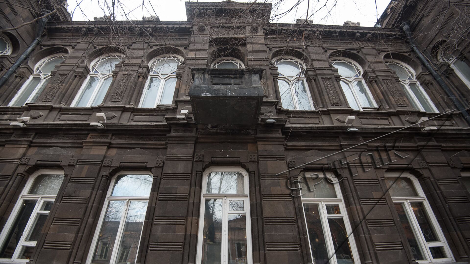 Улица Абовяна 3, здание АОКС-а. Старый Ереван  - Sputnik Արմենիա, 1920, 19.04.2021