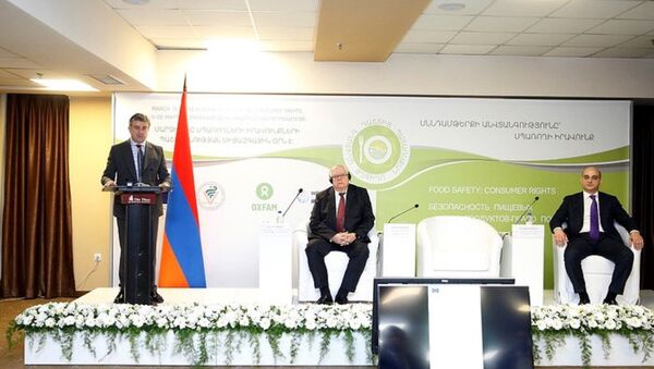 Премьер-министр Карен Карапетян на открытии форума Безопасность продуктов питания - право потребителя - Sputnik Արմենիա