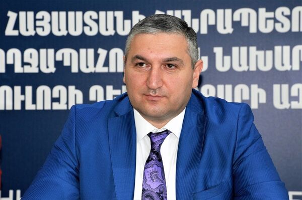 Директор Национального центра борьбы с туберкулезом Армен Айрапетян Директор Национального центра борьбы с туберкулезом Армен Айрапетян - Sputnik Արմենիա