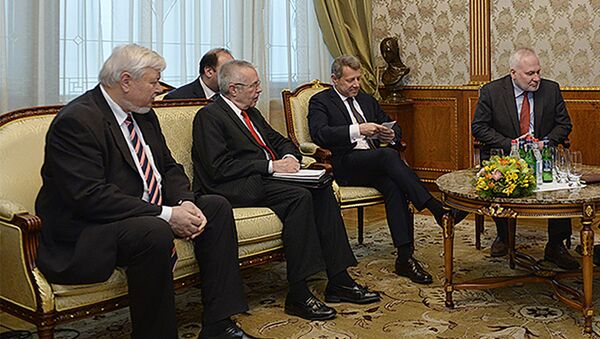 Сопредседатели Минской группы ОБСЕ Игорь Попов (Россия), Ричард Хогланд (США) и Стефан Висконти (Франция) и Анжей Каспрчик. - Sputnik Армения