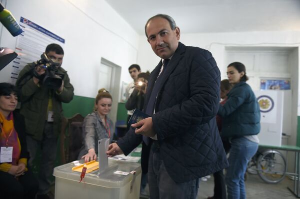 Никол Пашинян проголосовал на выборах в НС РА - Sputnik Армения