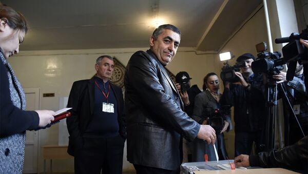 Армен Рустамян проголосовал на выборах в НС РА - Sputnik Արմենիա