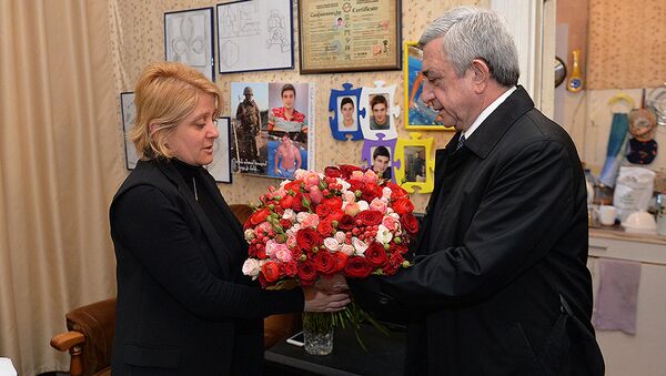 Президент посетил семью погибшего при защите Отечества Адама Саакяна - Sputnik Армения