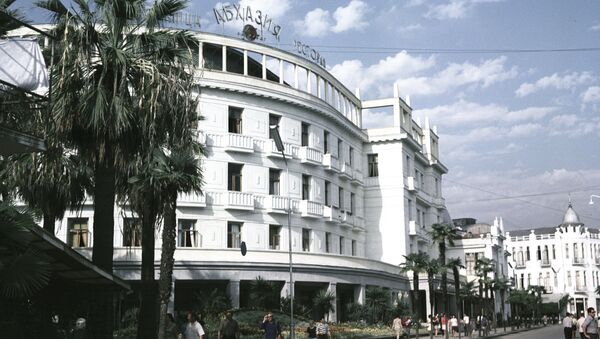 Гостиница Абхазия на улице Руставели в Сухуме. 01.07.1968. - Sputnik Армения