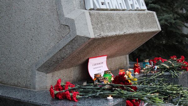 Цветы в память о погибших в метро Санкт–Петербурга - Sputnik Արմենիա
