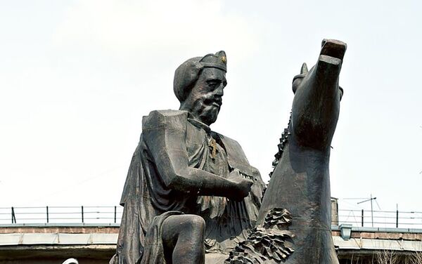 Памятник царю Ашоту Милостивому (Ашот III Багратуни) в Гюмри - Sputnik Армения