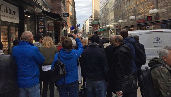 Грузовик въехал в толпу людей в центре Стокгольма - Sputnik Армения