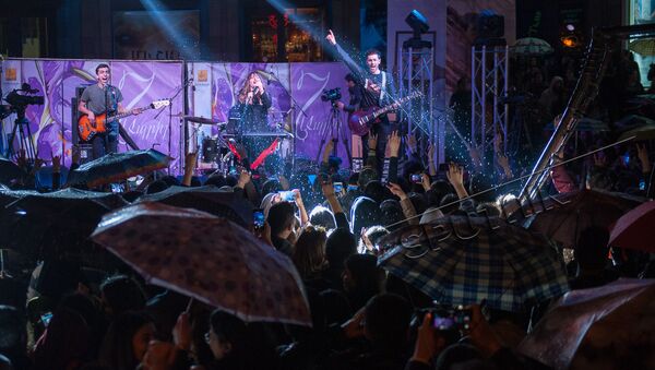 7 апреля отметили концертом в Ереване. Сона Рубенян и Гарик Папоян  - Sputnik Армения