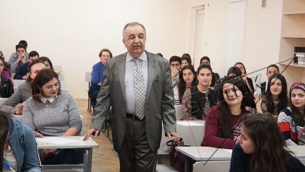 Международная образовательная акция «Тотальный диктант» в Ереване. Аршак Саркисян - Sputnik Армения
