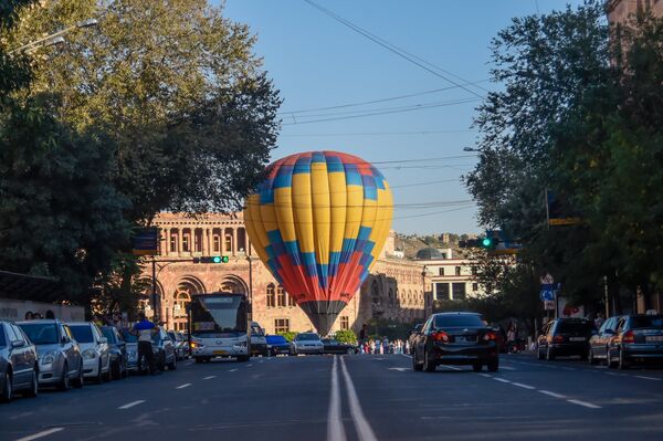 Воздушный шар на площади Республики Армения Воздушный шар на площади Республики Армения - Sputnik Արմենիա